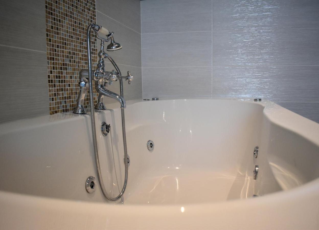 The Meadows B&B Moville Bagian luar foto